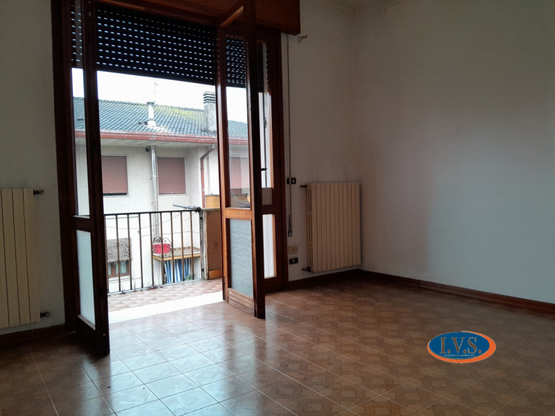 MONTEGALDELLA (VI): In quartiere residenziale appartamento in quadrifamiliare al primo ed ultimo ...