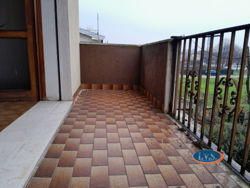 MONTEGALDELLA (VI): In quartiere residenziale appartamento in quadrifamiliare al primo ed ultimo ...