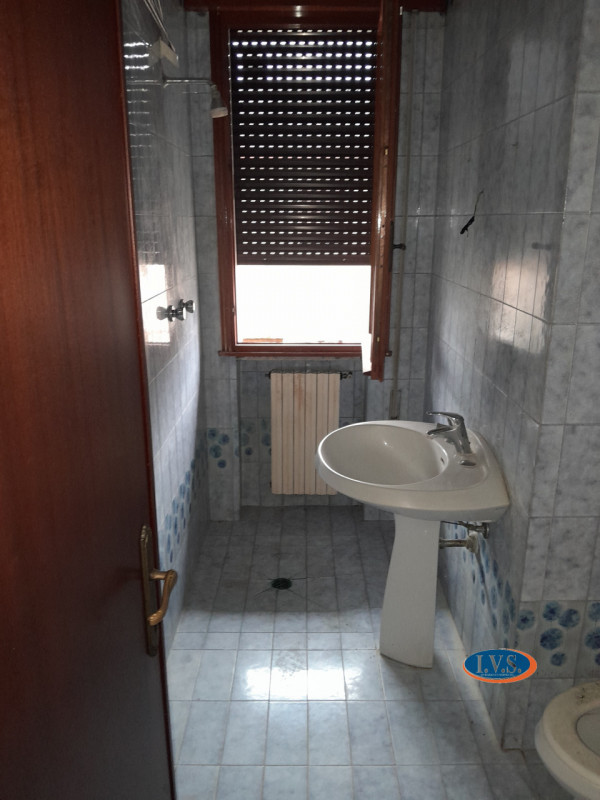 MONTEGALDELLA (VI): In quartiere residenziale appartamento in quadrifamiliare al primo ed ultimo ...