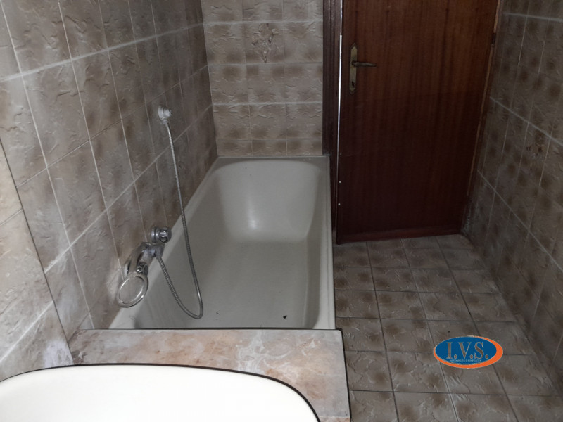 MONTEGALDELLA (VI): In quartiere residenziale appartamento in quadrifamiliare al primo ed ultimo ...