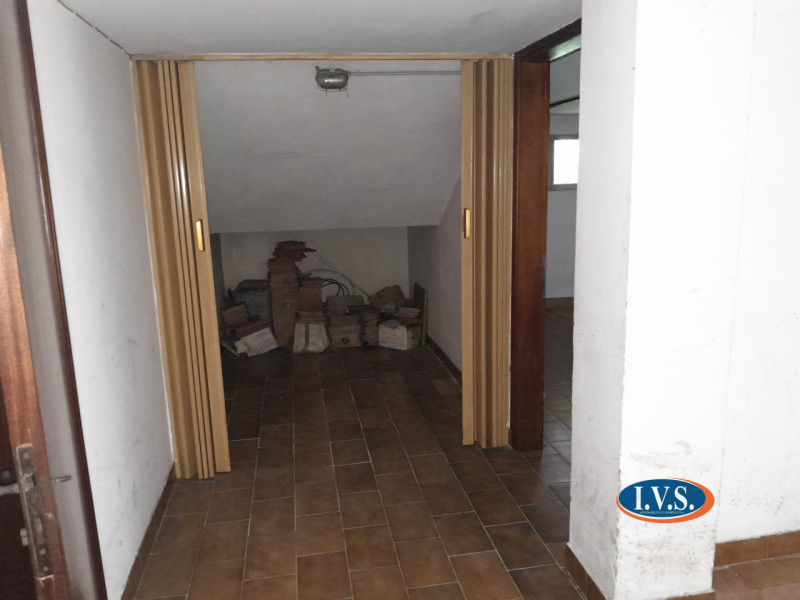 MONTEGALDELLA (VI): In quartiere residenziale appartamento in quadrifamiliare al primo ed ultimo ...