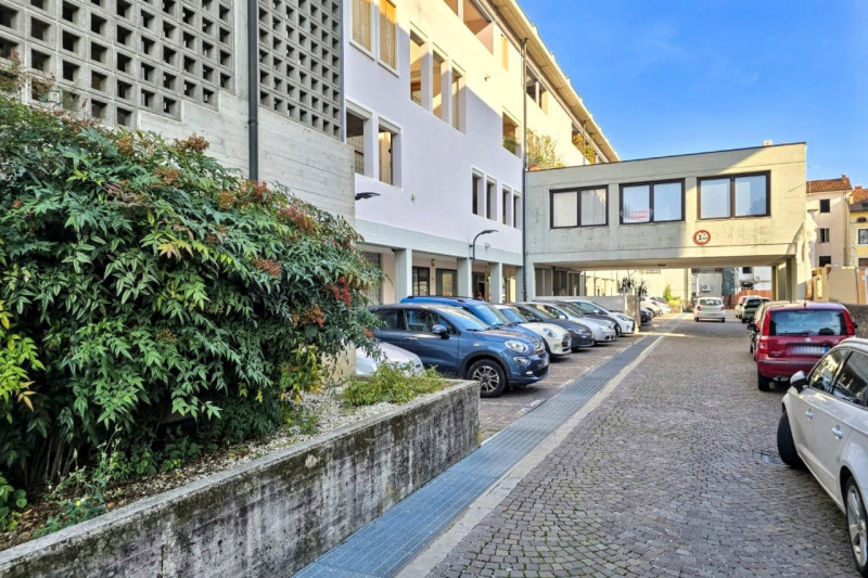 Quest’immobile viene venduto tramite asta online.

Ufficio sito nel Comune di Arzignano (VI), in ...