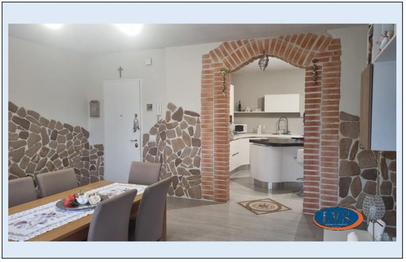 Camisano Vicentino (VI) in centro paese, su vano scala di sole 4 unità al secondo e ultimo piano ...