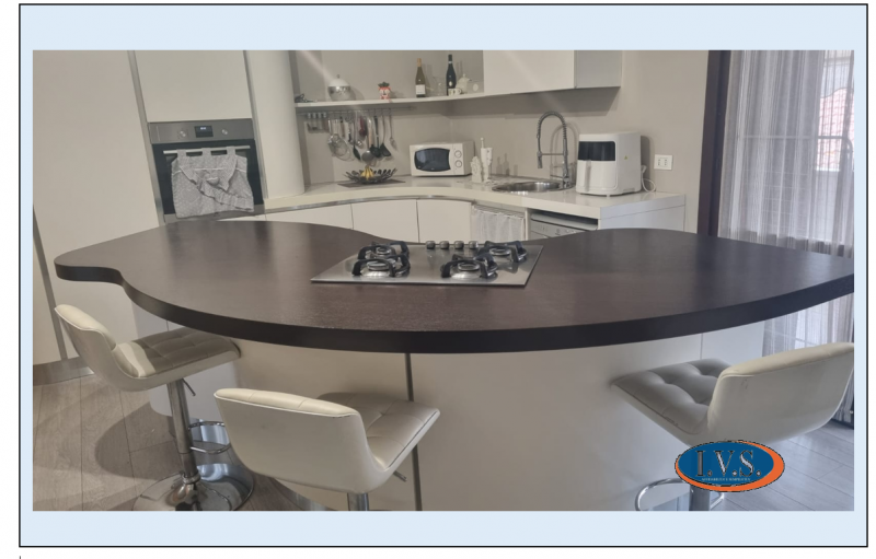 Camisano Vicentino (VI) in centro paese, su vano scala di sole 4 unità al secondo e ultimo piano ...