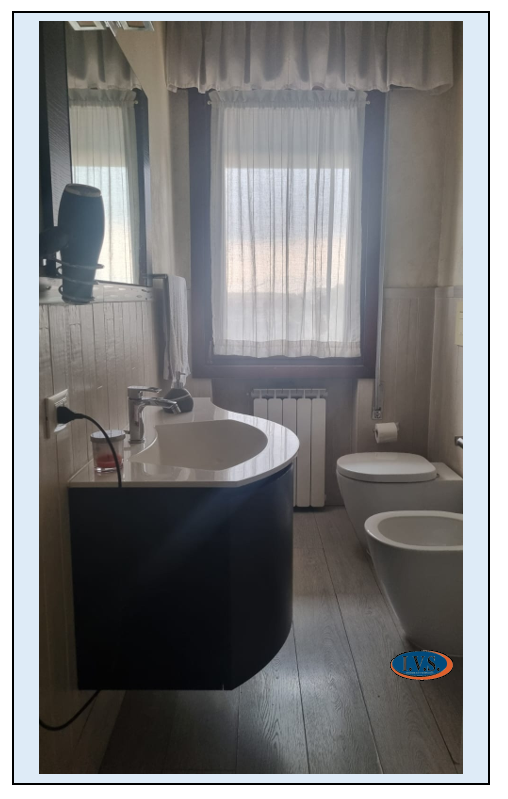 Camisano Vicentino (VI) in centro paese, su vano scala di sole 4 unità al secondo e ultimo piano ...