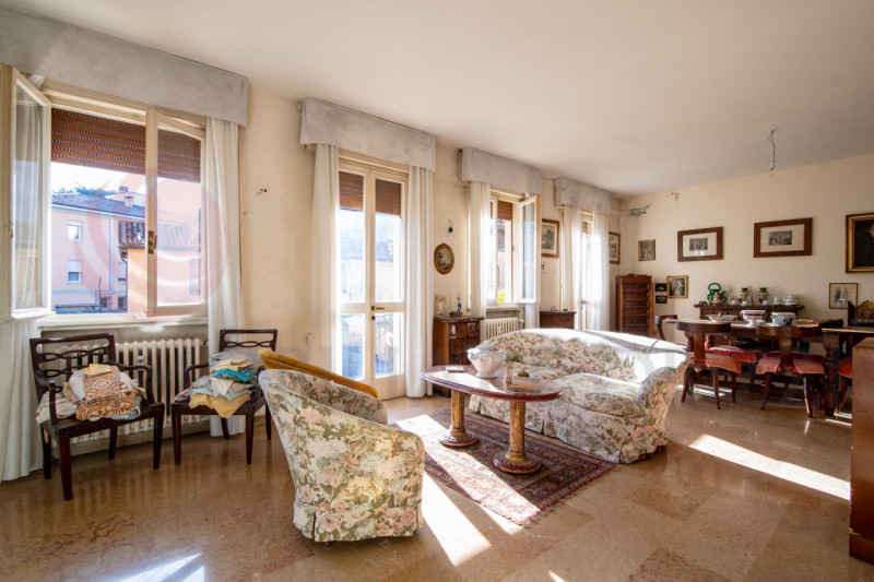 PADOVA - Prato della Valle - Proponiamo in vendita appartamento da ristrutturare a pochi passi da...