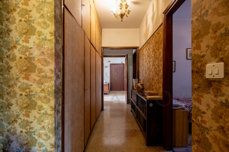 PADOVA - Prato della Valle - Proponiamo in vendita appartamento da ristrutturare a pochi passi da...