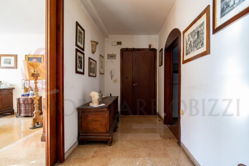 PADOVA - Prato della Valle - Proponiamo in vendita appartamento da ristrutturare a pochi passi da...