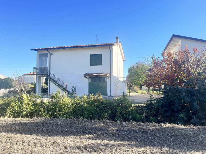 ALBIGNASEGO zona Carpanedo vendesi casa singola del 1968 su due livelli terra e primo di circa mq...