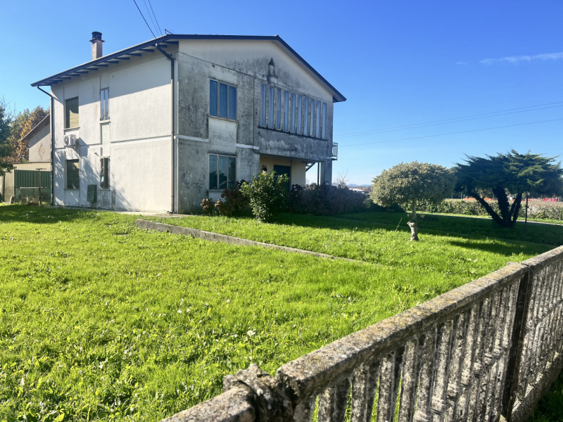 ALBIGNASEGO zona Carpanedo vendesi casa singola del 1968 su due livelli terra e primo di circa mq...