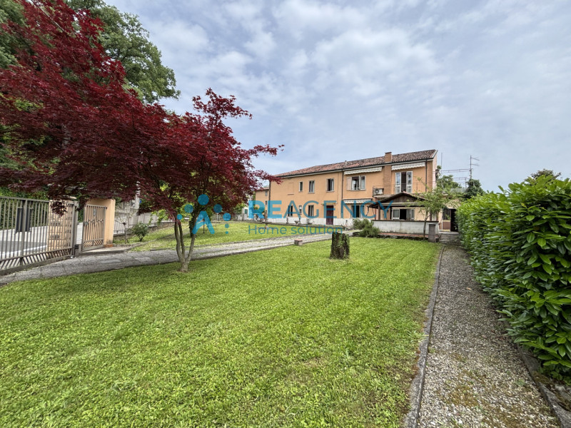 Se stai cercando una casa spaziosa, in una zona tranquilla e ben collegata di Vicenza, questa pro...