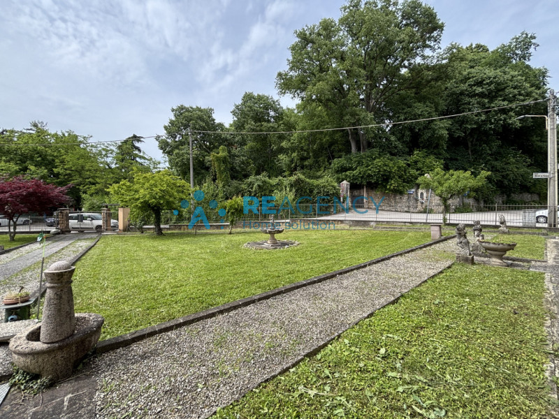 Se stai cercando una casa spaziosa, in una zona tranquilla e ben collegata di Vicenza, questa pro...