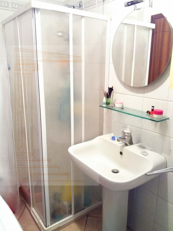 Monolocale venduto con contratto di locazione in essere, rappresenta un'opzione ideale sia per in...