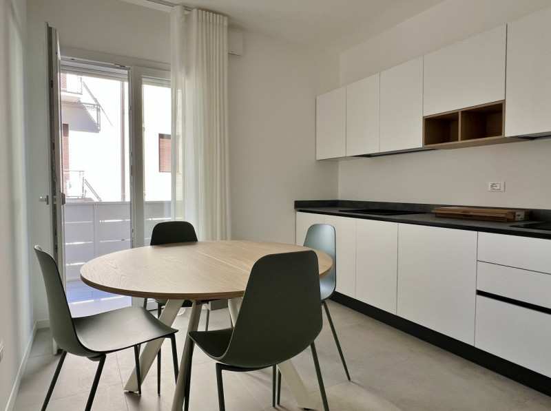 NUOVO BILOCALE ULTIMO PIANO ARREDATO - IN AFFITTO A VICENZA, INTERNO VIALE TRIESTE. COMPLETO DI T...