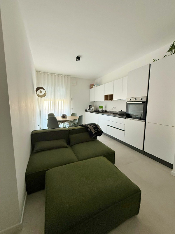 NUOVO BILOCALE ULTIMO PIANO ARREDATO - IN AFFITTO A VICENZA, INTERNO VIALE TRIESTE. COMPLETO DI T...