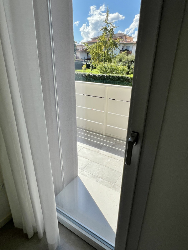 NUOVO BILOCALE ULTIMO PIANO ARREDATO - IN AFFITTO A VICENZA, INTERNO VIALE TRIESTE. COMPLETO DI T...