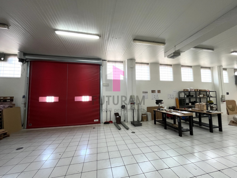 VIGONZA - Rif: 645MIC - Per info 3473209826 - In zona Industriale a PERAGA, comodo alle tangenzia...