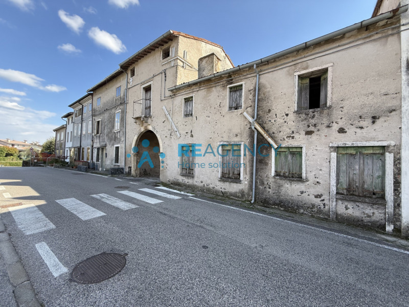 Se sei alla ricerca di un'opportunità unica per realizzare il tuo sogno immobiliare, questo ruder...