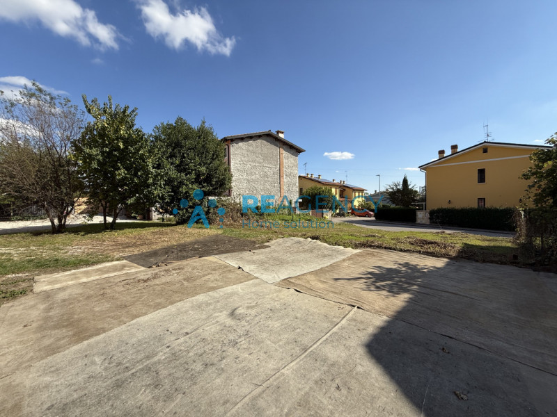 Se sei alla ricerca di un'opportunità unica per realizzare il tuo sogno immobiliare, questo ruder...