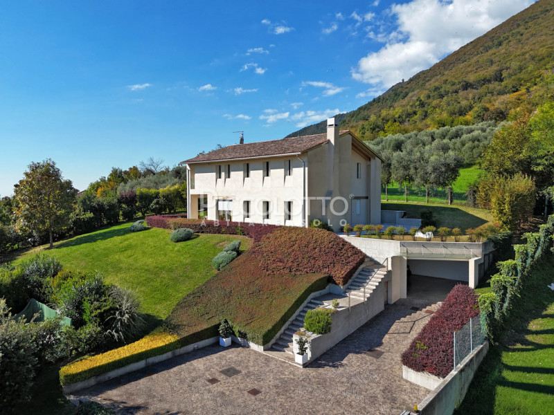 Rif. V5382 - Borso del Grappa, a soli 10 minuti da Bassano del Grappa ed Asolo, stupenda villa in...