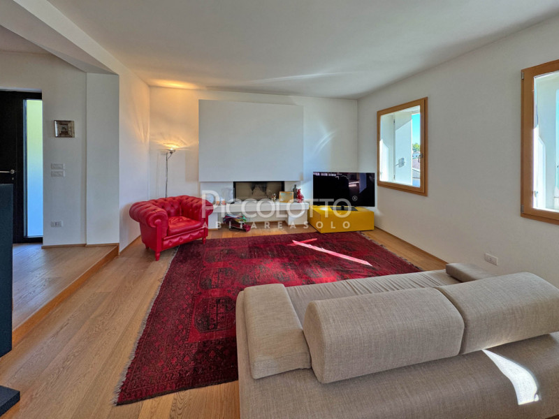 Rif. V5382 - Borso del Grappa, a soli 10 minuti da Bassano del Grappa ed Asolo, stupenda villa in...