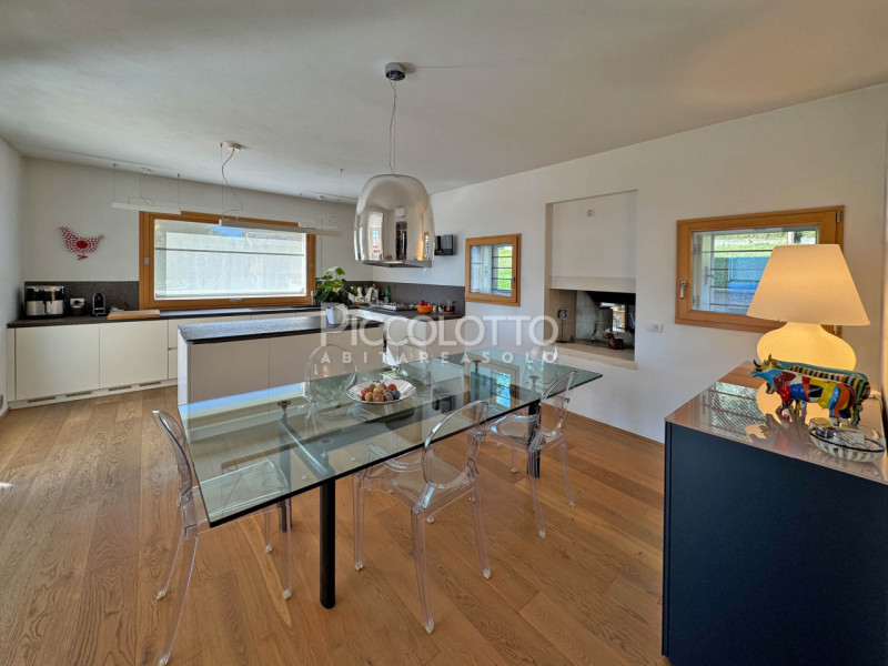 Rif. V5382 - Borso del Grappa, a soli 10 minuti da Bassano del Grappa ed Asolo, stupenda villa in...