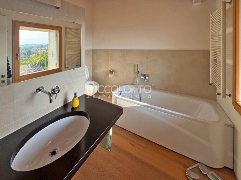 Rif. V5382 - Borso del Grappa, a soli 10 minuti da Bassano del Grappa ed Asolo, stupenda villa in...