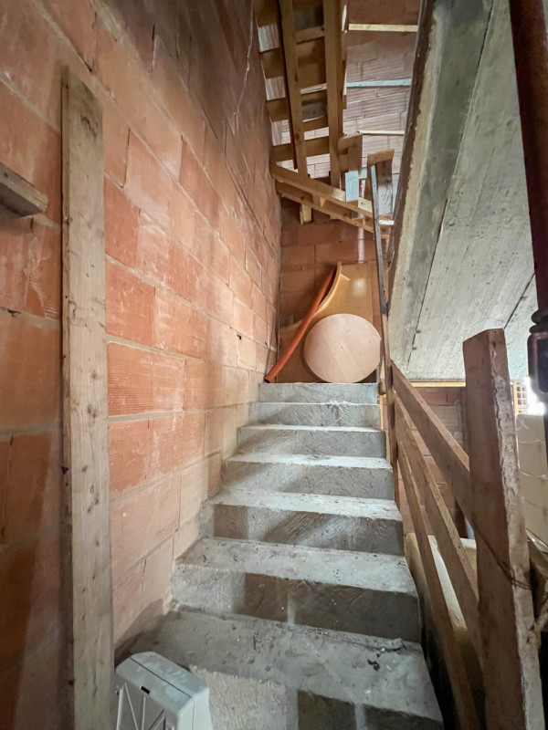 Proponiamo in vendita, nella tranquilla frazione di Vallonga ad Arzergrande, intera bifamiliare a...