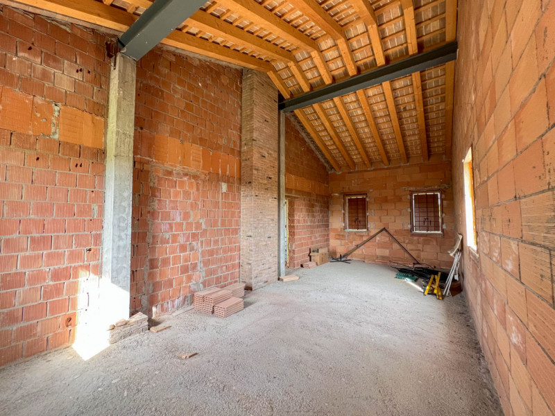 Proponiamo in vendita, nella tranquilla frazione di Vallonga ad Arzergrande, intera bifamiliare a...