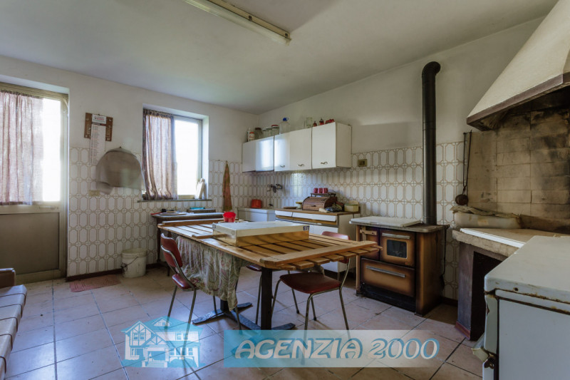 A BAGNOLI DI SOPRA GRANDE CASA IN CAMPAGNA CON TERRENO AGRICOLO DI 61.879 MQ E CON ANNESSA PORZIO...