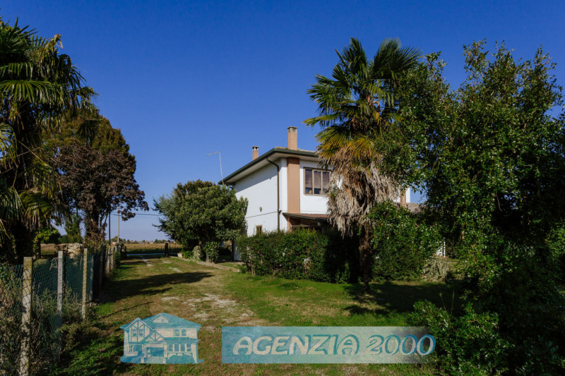 A BAGNOLI DI SOPRA GRANDE CASA IN CAMPAGNA CON TERRENO AGRICOLO DI 61.879 MQ E CON ANNESSA PORZIO...