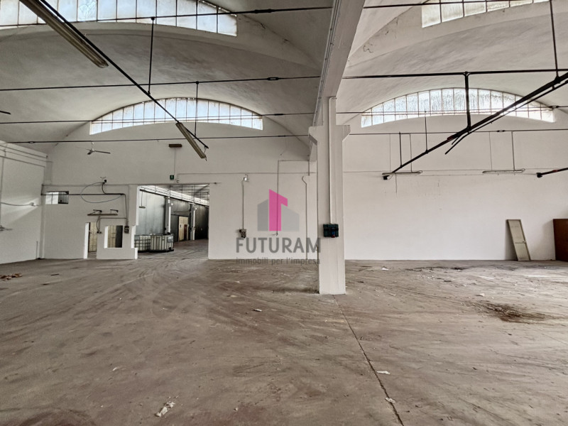 rif.646MIC - Per info 3473209826 - In zona industriale di Limena, a 3 km dal casello di Padova Ov...