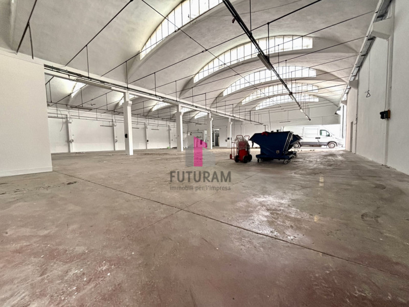 rif.646MIC - Per info 3473209826 - In zona industriale di Limena, a 3 km dal casello di Padova Ov...