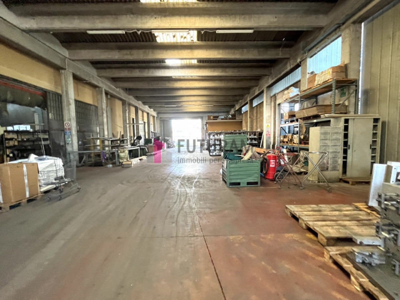 rif.646MIC - Per info 3473209826 - In zona industriale a Limena si propone in locazione capannone...