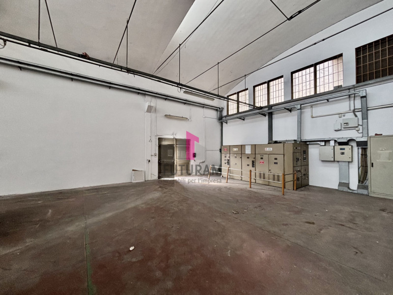 rif.646MIC - Per info 3473209826 - In zona industriale di Limena, a 3 km dal casello di Padova Ov...