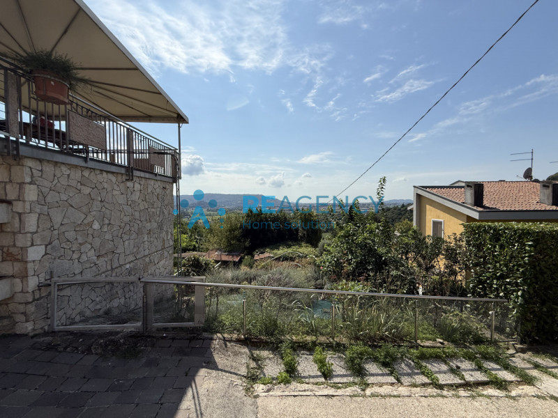 Se cerchi un immobile da ristrutturare, situato nell’ambita zona di Creazzo Colle, dotato di ingr...