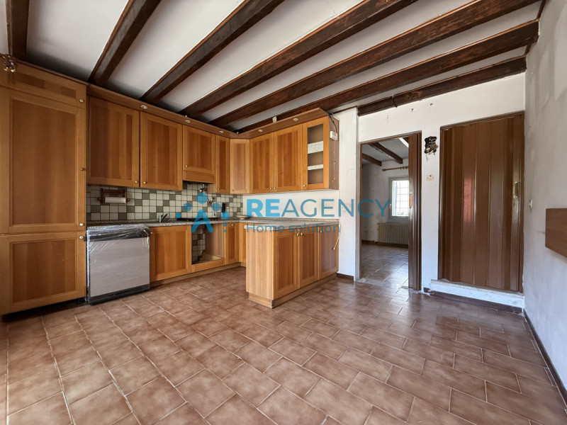 Se cerchi un immobile da ristrutturare, situato nell’ambita zona di Creazzo Colle, dotato di ingr...