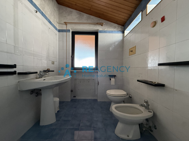 Se cerchi un immobile da ristrutturare, situato nell’ambita zona di Creazzo Colle, dotato di ingr...