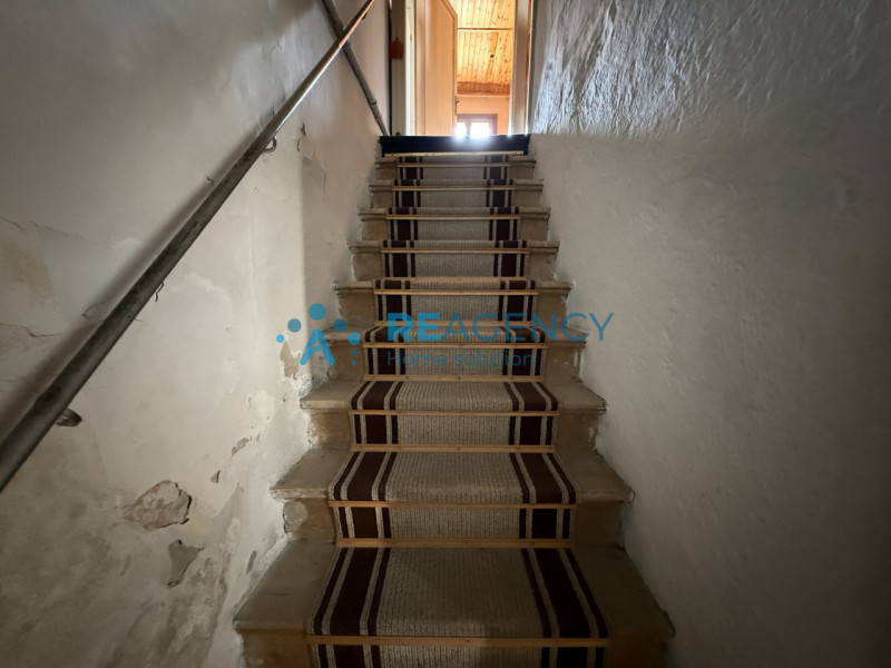 Se cerchi un immobile da ristrutturare, situato nell’ambita zona di Creazzo Colle, dotato di ingr...