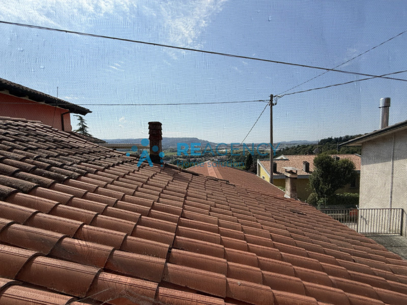 Se cerchi un immobile da ristrutturare, situato nell’ambita zona di Creazzo Colle, dotato di ingr...