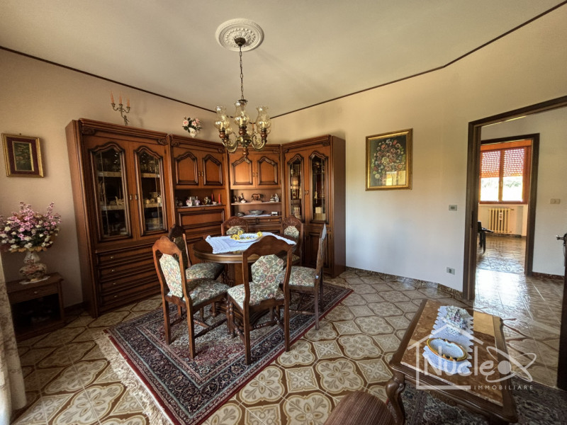 Pernumia, in quartiere residenziale tranquillo, su strada di quartiere poco trafficata, vendesi c...