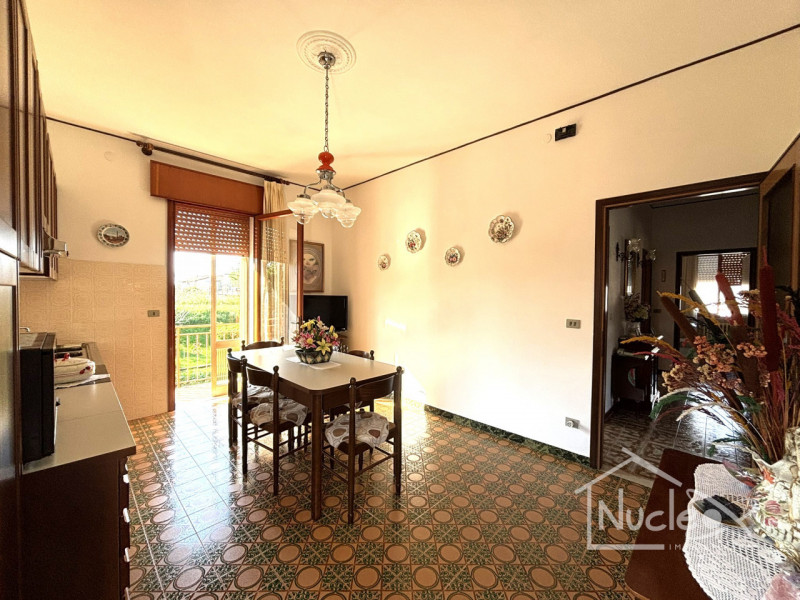 Pernumia, in quartiere residenziale tranquillo, su strada di quartiere poco trafficata, vendesi c...