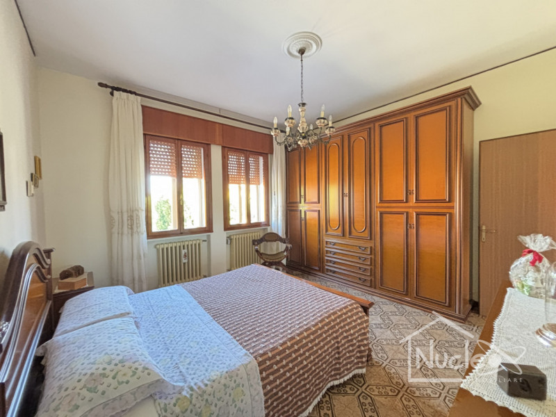 Pernumia, in quartiere residenziale tranquillo, su strada di quartiere poco trafficata, vendesi c...