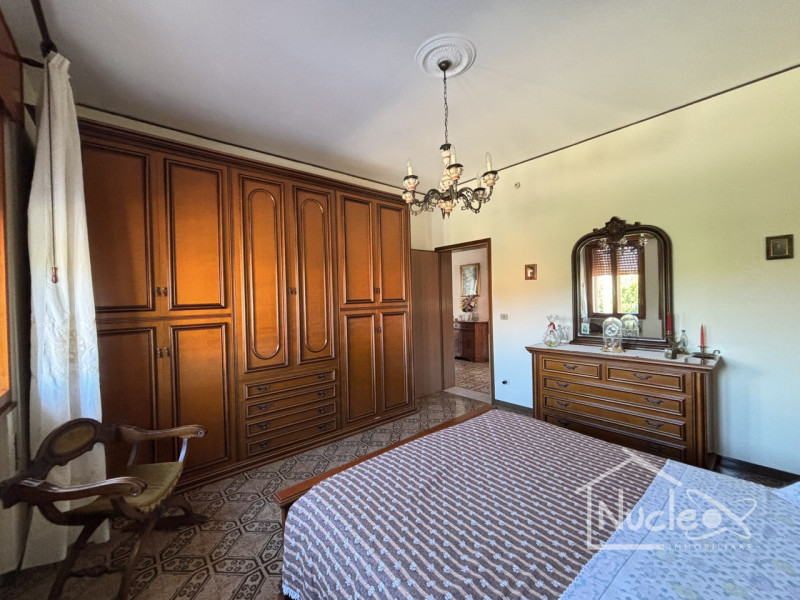 Pernumia, in quartiere residenziale tranquillo, su strada di quartiere poco trafficata, vendesi c...