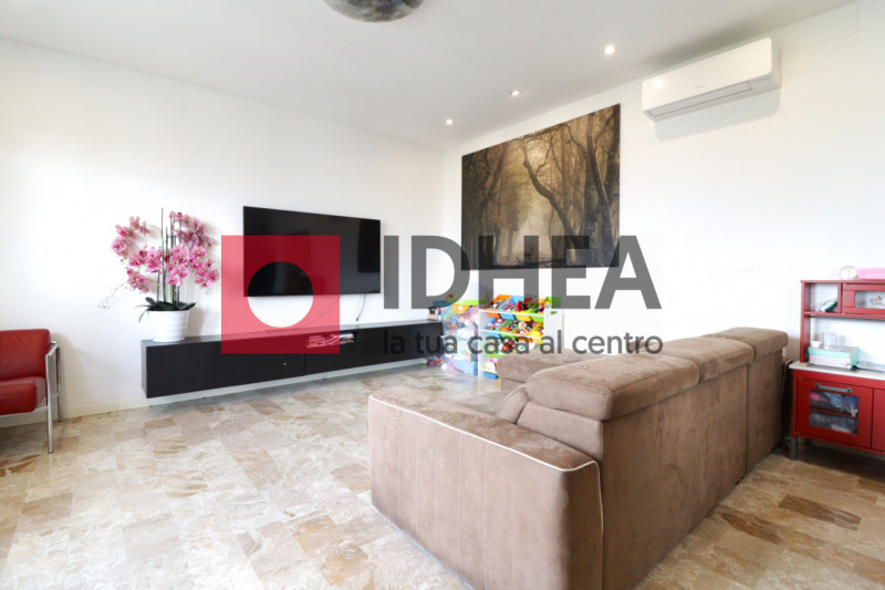 FONTANE "RIFERIMENTO NSV3"

L'agenzia IDHEA ha il piacere di proporvi questo appartamento quadril...