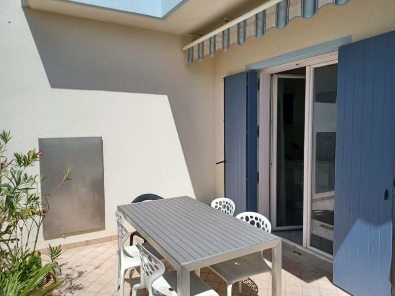 (Per INFO Mara 3481536890) A Caorle, nel lungomare Trieste, in un condominio fronte mare al terzo...