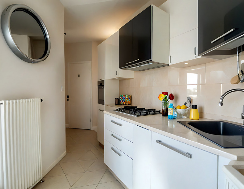 (Per INFO Mara 3481536890) A Caorle, nel lungomare Trieste, in un condominio fronte mare al terzo...