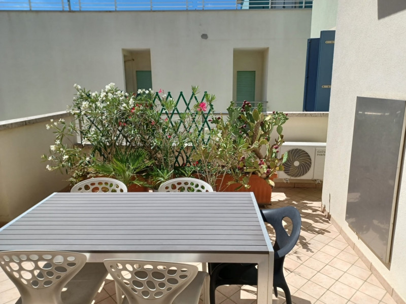 (Per INFO Mara 3481536890) A Caorle, nel lungomare Trieste, in un condominio fronte mare al terzo...
