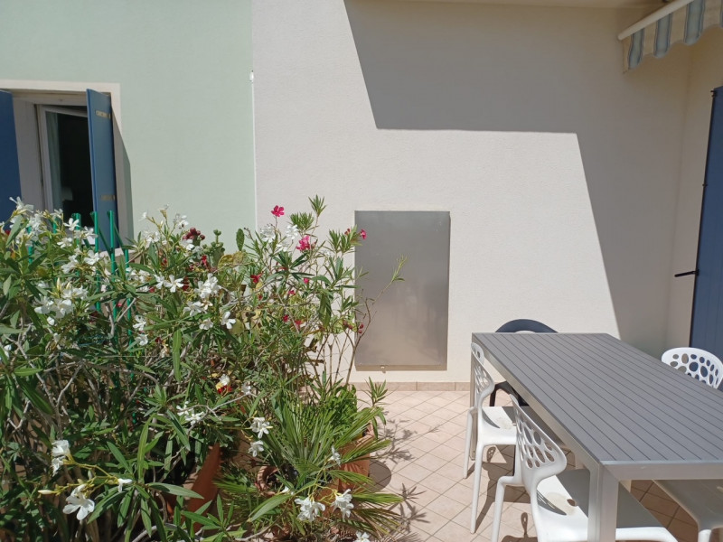 (Per INFO Mara 3481536890) A Caorle, nel lungomare Trieste, in un condominio fronte mare al terzo...