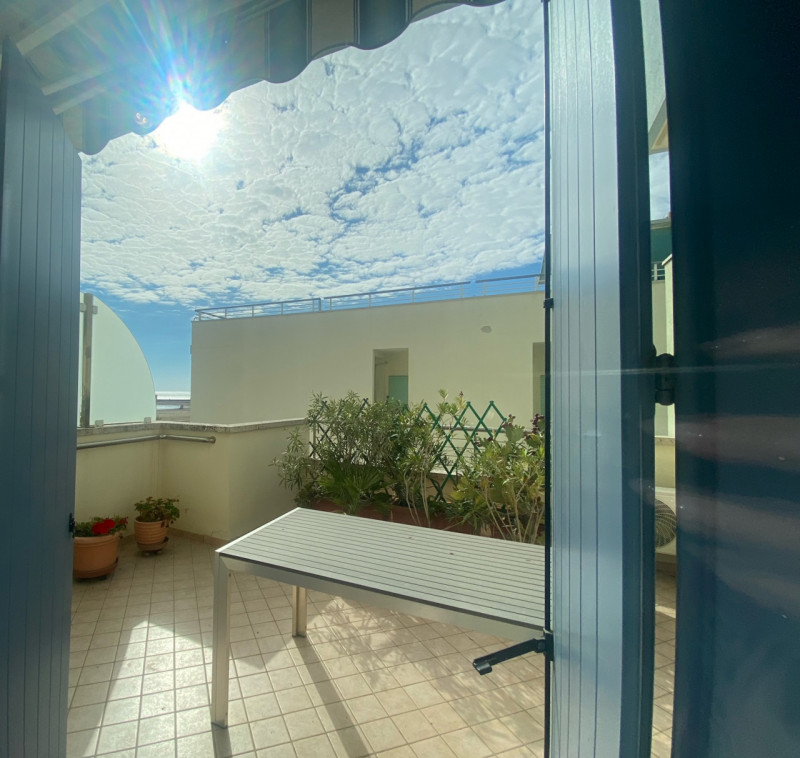 (Per INFO Mara 3481536890) A Caorle, nel lungomare Trieste, in un condominio fronte mare al terzo...